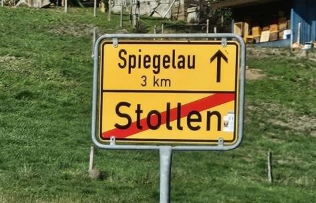 Ortsschild verwechselt: Aus Siegelau im Breisgau wird plötzlich Spiegelau ...