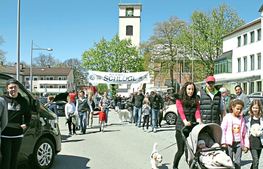 Verkaufsoffener Sonntag in Traunreut mit Autoschau sowie Jahr- und ...