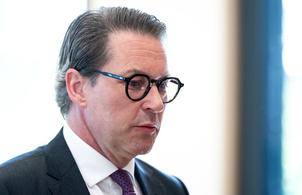 Lawyer considers charges against Scheuer for a single sentence to be a ...