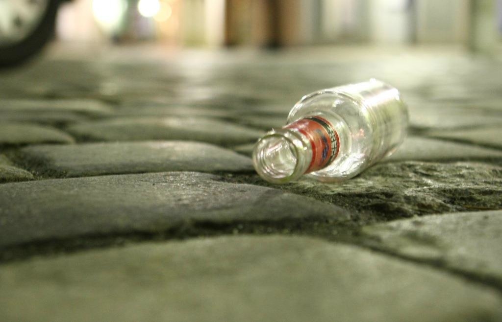 Randaliererin (32) wirft in Landshut Flaschen und geht auf Polizei los