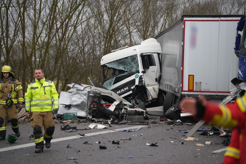 Sitemapcdatahttpstilkniqoocomerstaunlich Unfall Auf Der A93 Heute Bilder