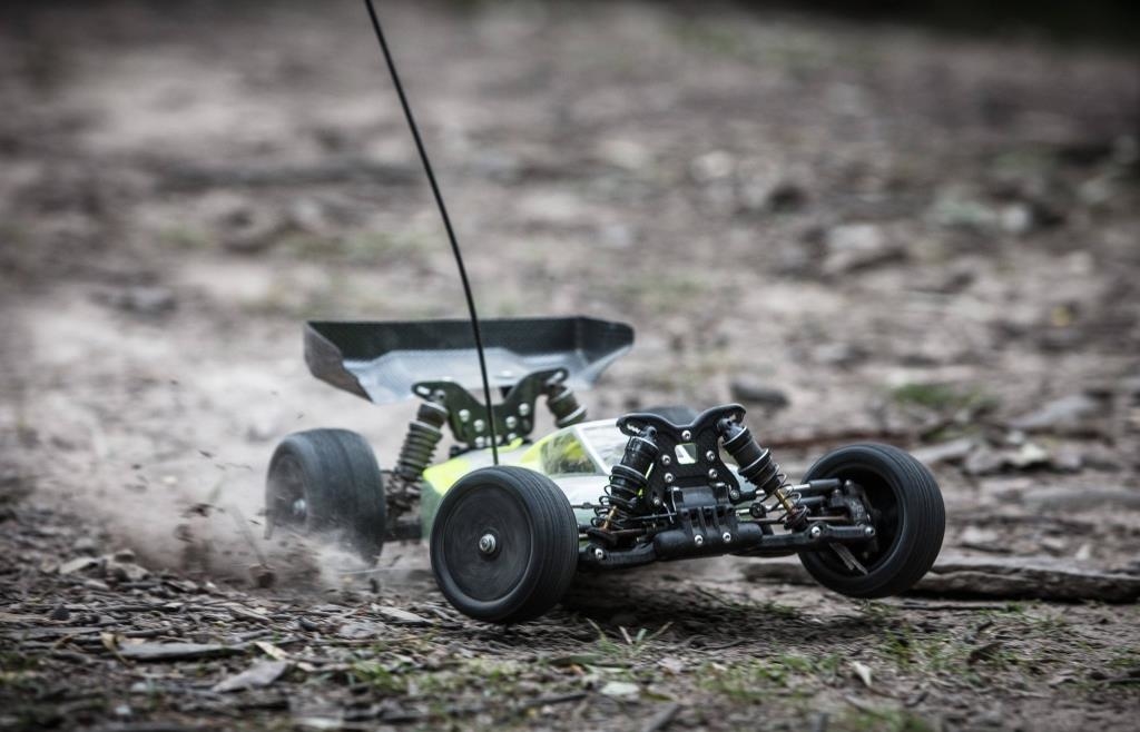 Remote-controlled cars and walkie-talkies: EU bans 22 radio-based ...