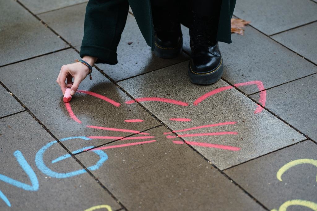 Obscene gestures and verbal sexual harassment: SPD wants to punish ...