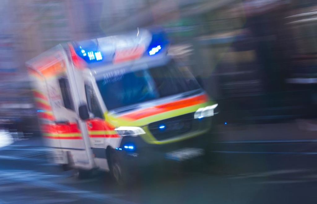 Man rolls car over near Zwiesel and lands in the Regen River