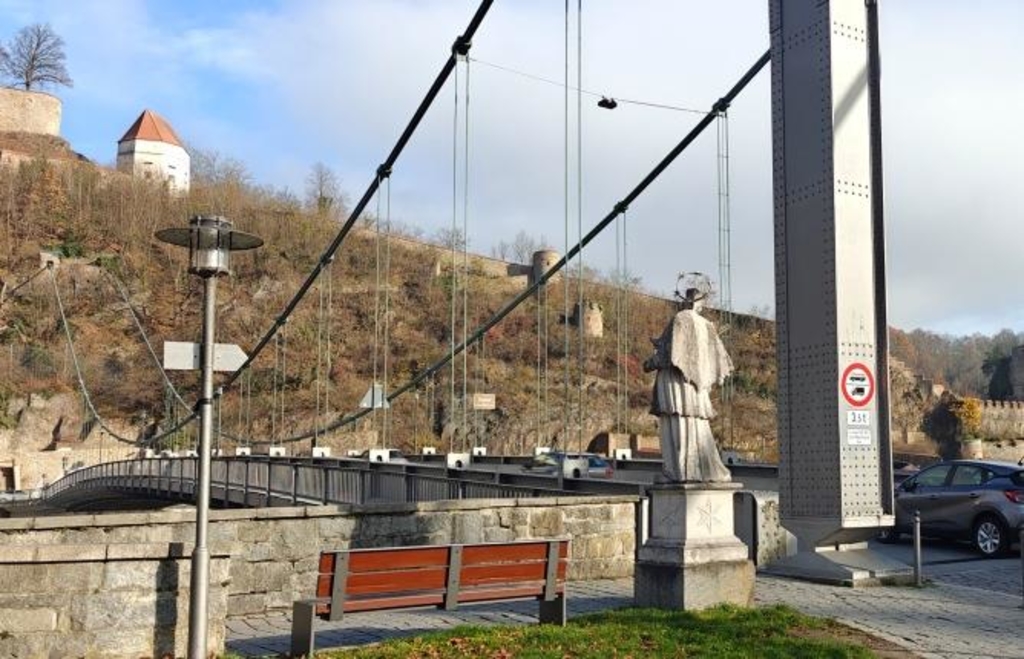New construction or renovation? The future of the Passau suspension bridge ...