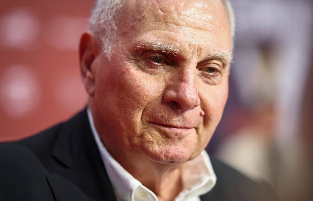 Nachbarschaftsstreit am Tegernsee: Uli Hoeneß darf Bäume vorerst behalten