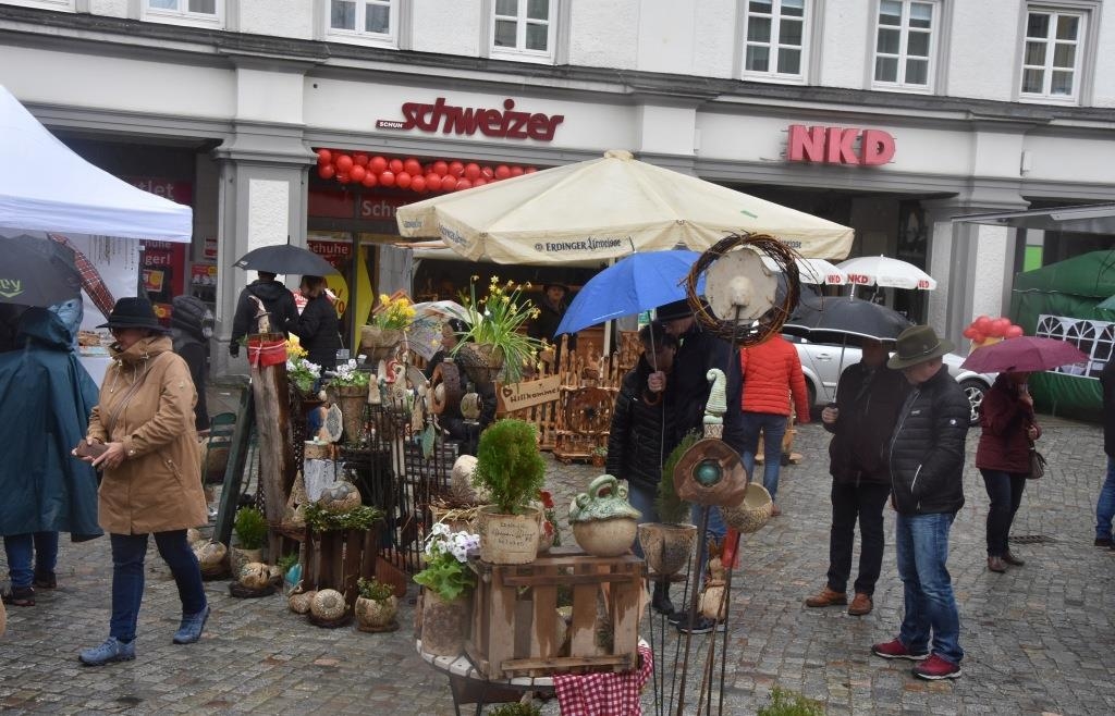 Töpfer und Kunsthandwerkermarkt mit verkaufsoffenem Sonntag