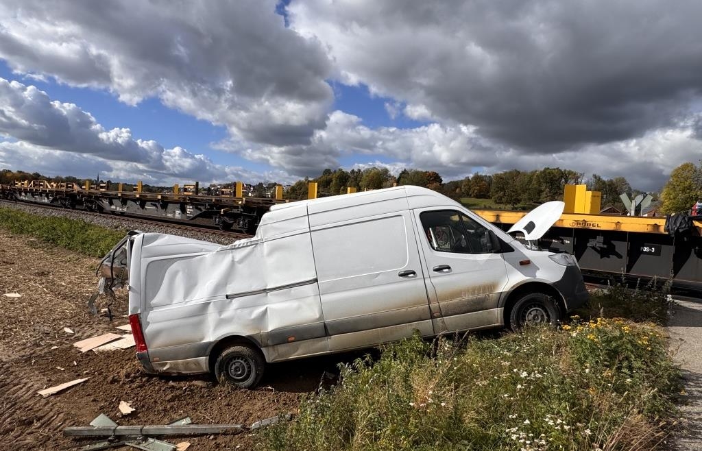 Police release details about the accident at the level crossing in ...