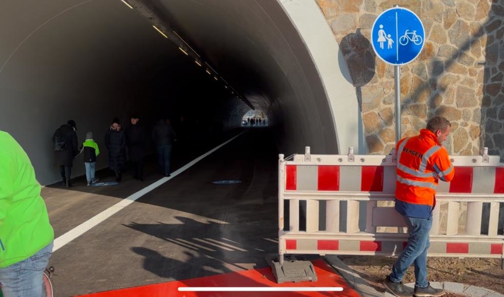 nach-jahrelangen-diskussionen-rad-und-fu-g-ngertunnel-in-passau-er-ffnet