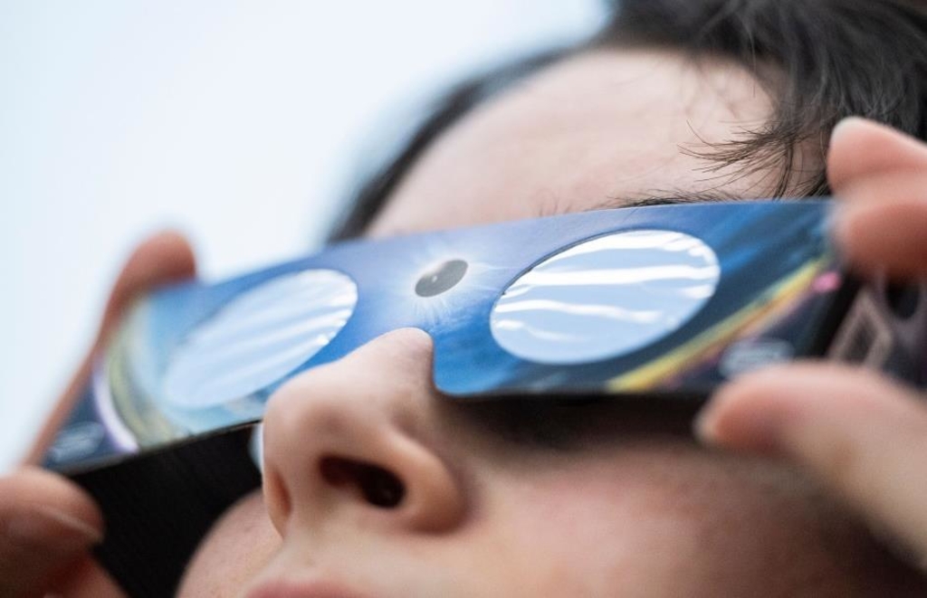 Expert from FRG explains why sunglasses are not enough during a solar ...