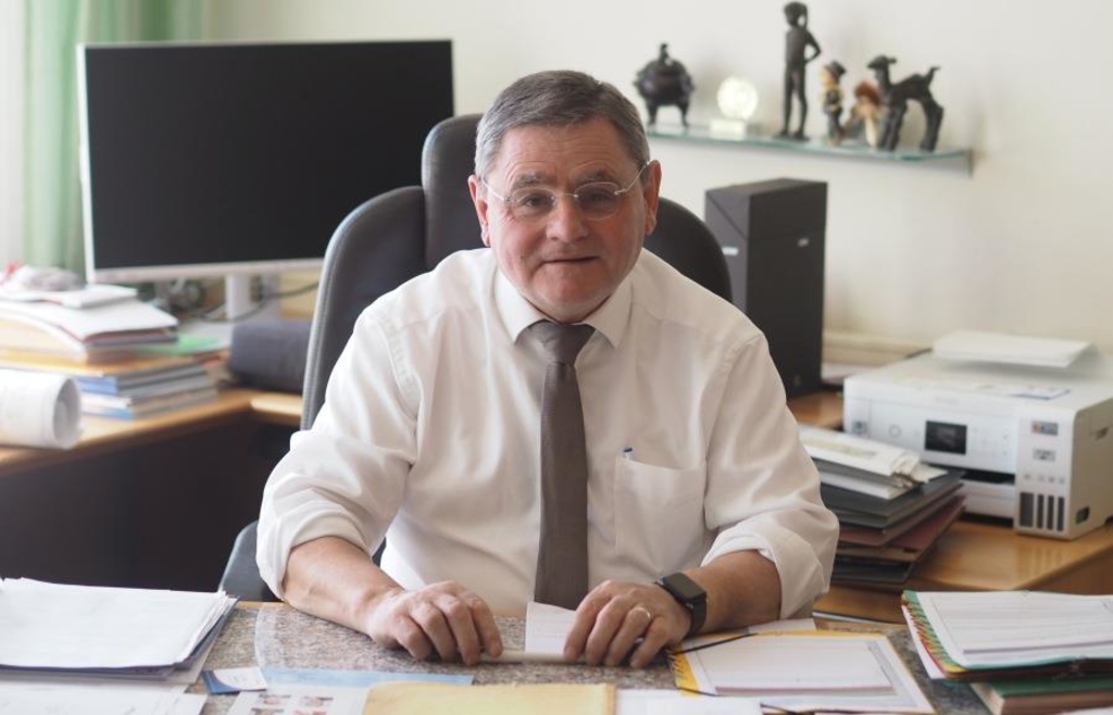 Erwin Schneider 25 Jahre Landrat von Altötting: Die Klinik ist der ...