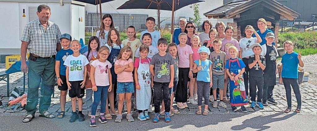 Gemeinsam Sengzelten und Weckerl gebacken