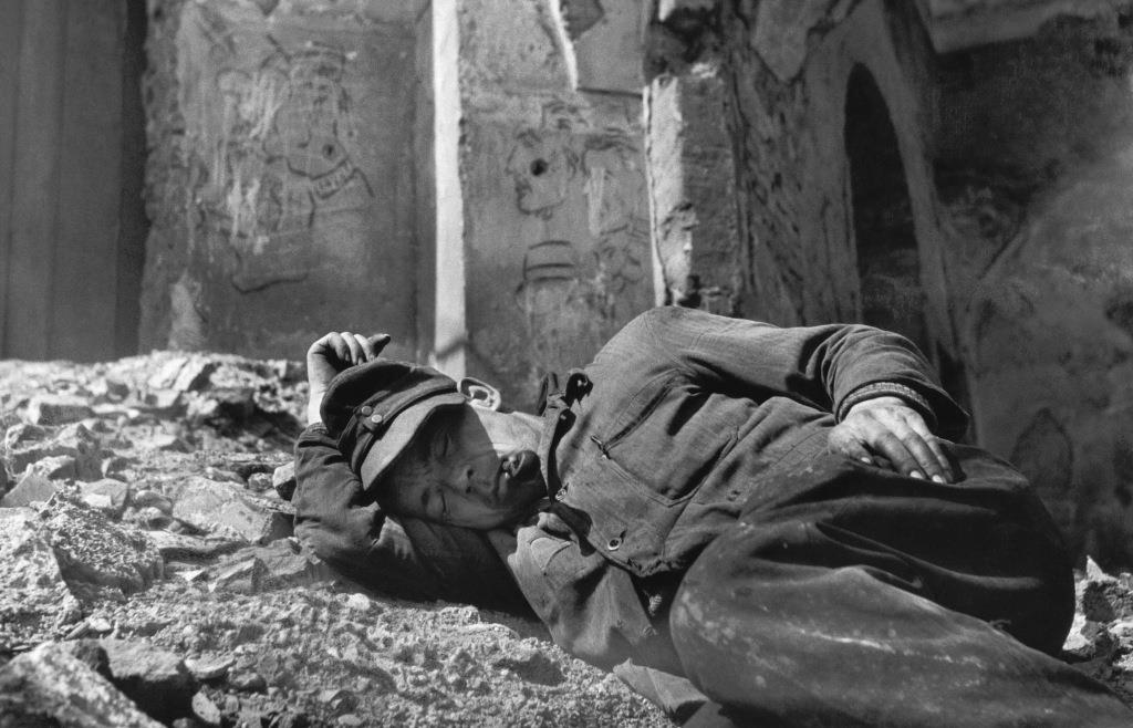 本 MEMENTO1945 MUNCHNER RUINEN/HERBERT LIST