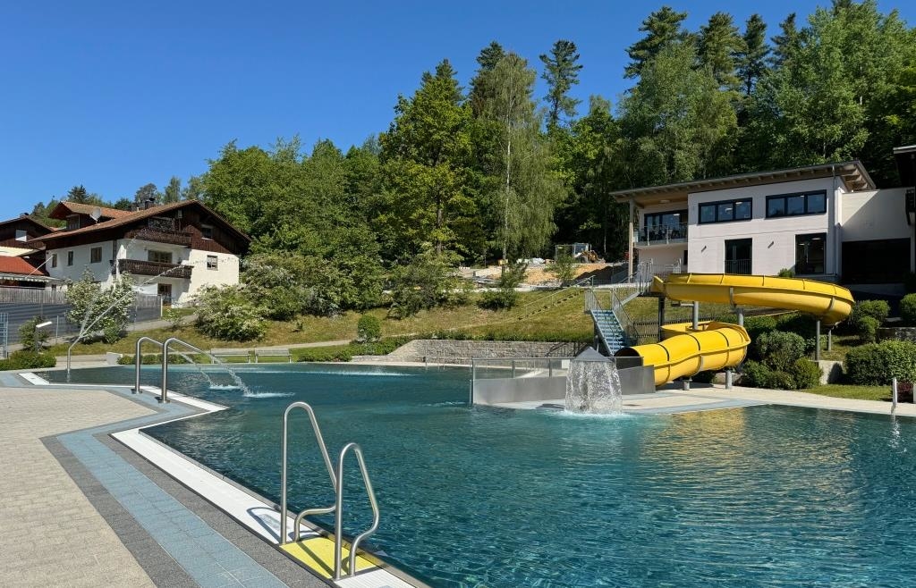 Freibad in Viechtach: Betriebsleiterin und Bürgermeister informierten zur Sanierung
