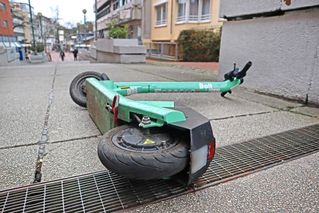 Verirrt auf der A8: Polizei nimmt E-Roller-Fahrer bei Raubling aus dem ...