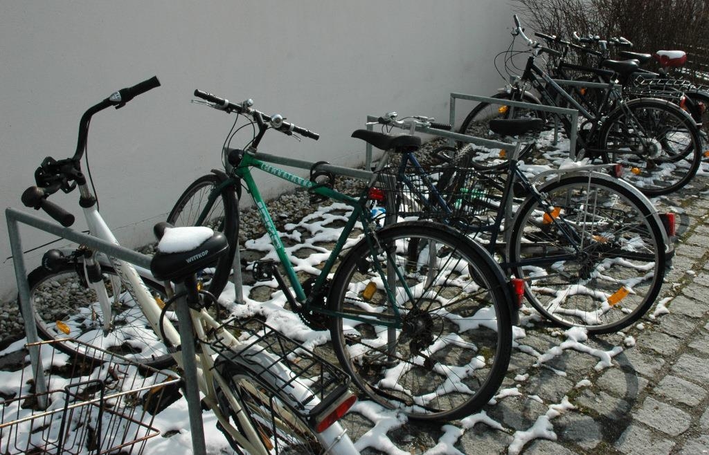 Zwei Seniorinnen stürzen beim Radeln: Polizei rät zum Fahrradhelm