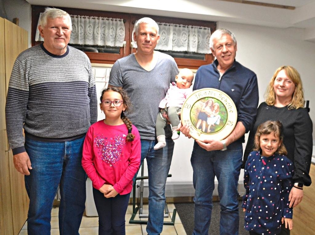 Reinhard Lenz Gewinnt Drei M dels Scheibe reinhard-lenz-gewinnt-drei-m-dels-scheibe