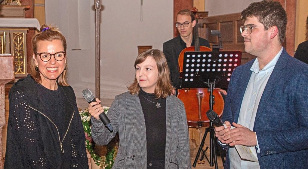 Auftakt mit dem Dorfpfarrer Meininger Auftakt mit dem Dorfpfarrer Meininger