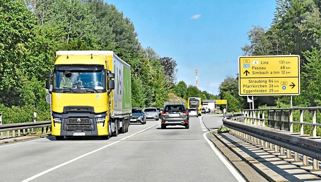 Tempo 80 und Überholverbot auf der B12 zwischen Marktl und Kirchdorf ...
