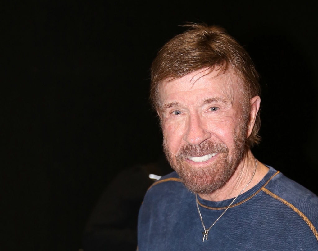 TrumpFan und Waffennarr ActionStar Chuck Norris wird 85
