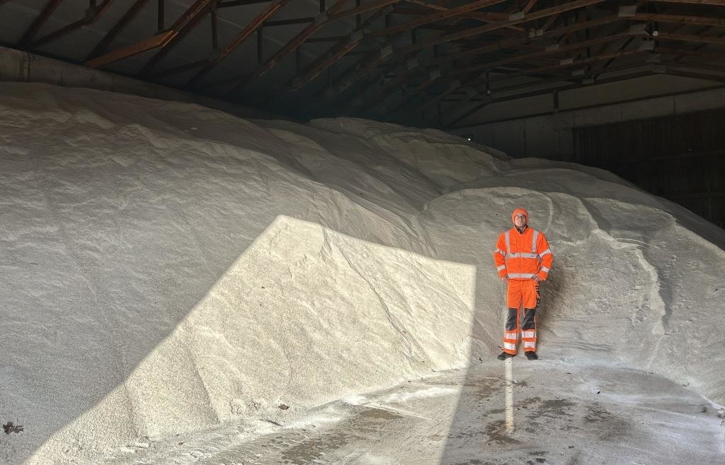 Bereit für Schnee und Eis: Osterhofener Bauhof hat 600 Tonnen Salz gelagert