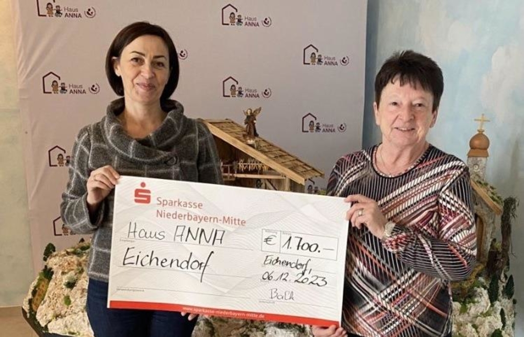 Plätzchen und Deko – ergeben eine hohe Spende von 1700 Euro