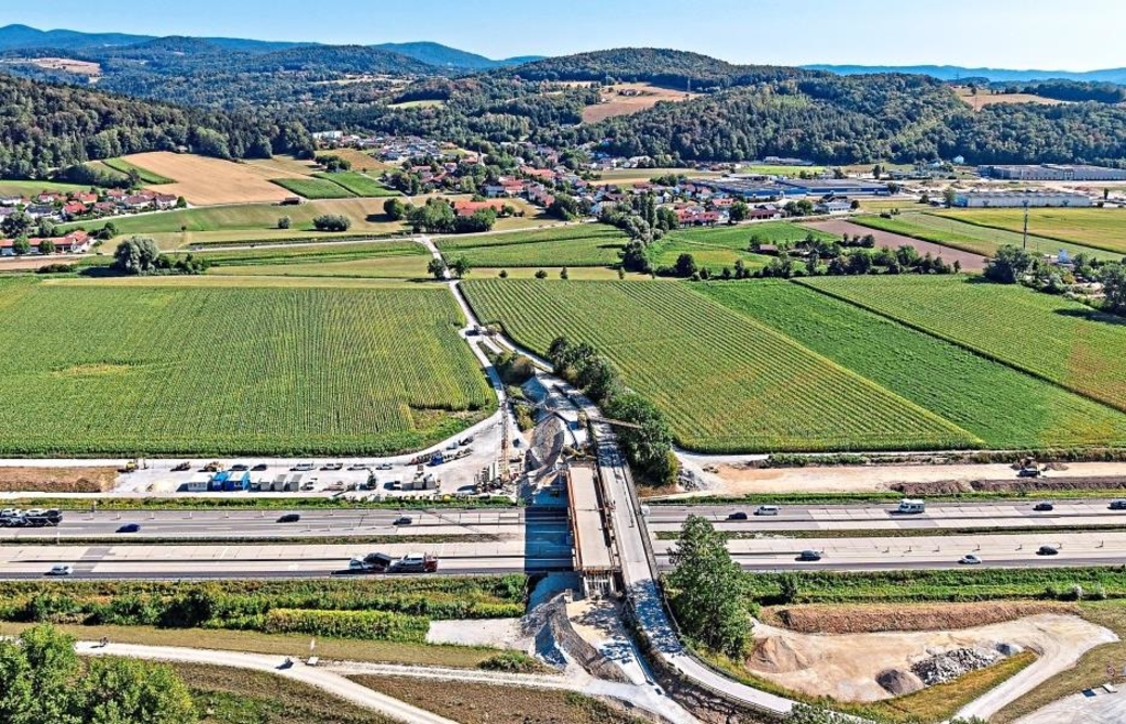 Die Blitzerbrücke bei Deggendorf ist fertig betoniert: A3-Vollsperrung im ...
