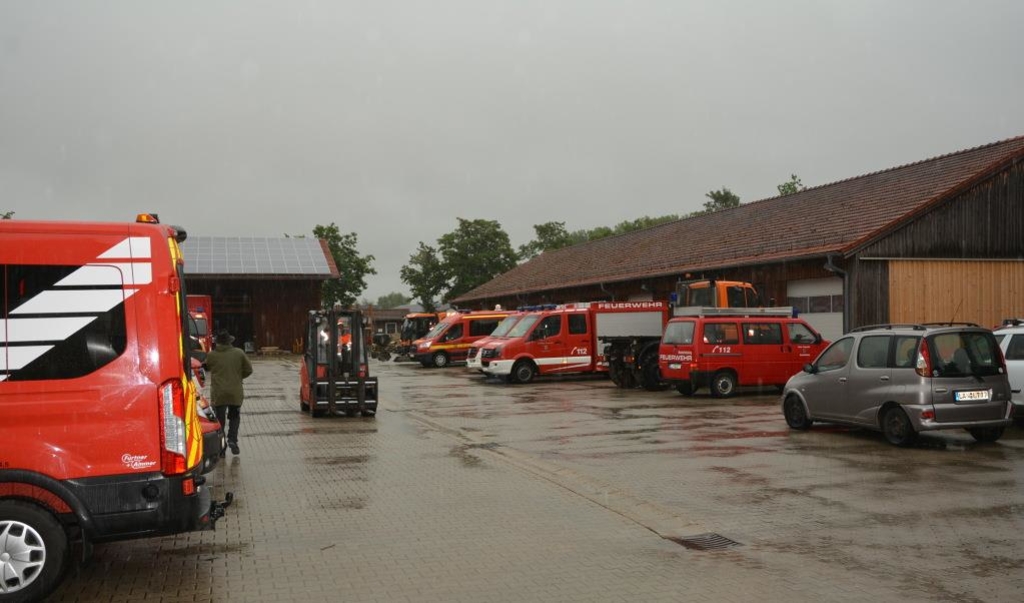 Gemeinschaftsaktion Alle 14 Feuerwehren aus Landau befüllen seit