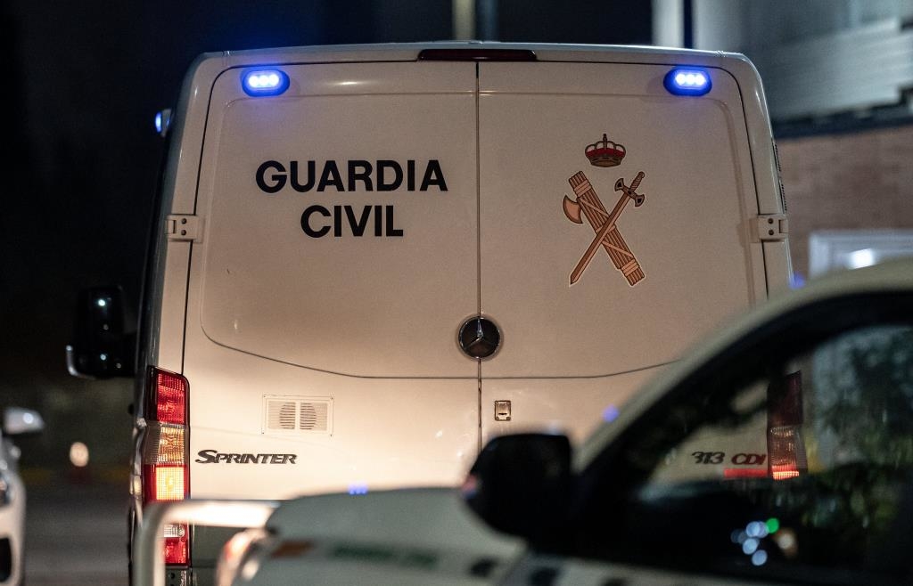 Two high-speed trains derail in Spain: Several dead and many injured