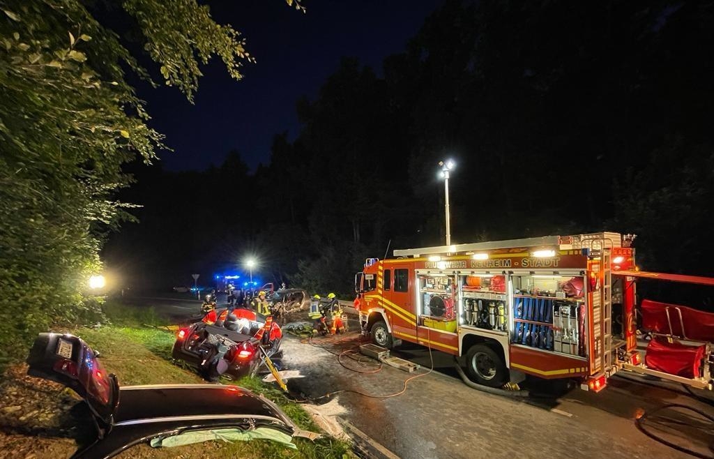 Mehrere Schwerverletzte Bei Frontalkollision In Kelheim mehrere-schwerverletzte-bei-frontalkollision-in-kelheim