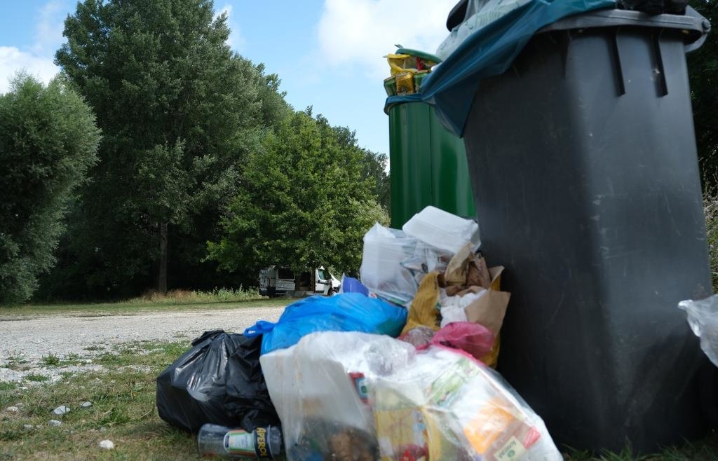 Mountains of trash on the Isar River and in the containers - | what ...