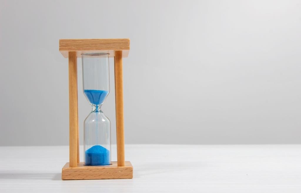 Why time passes more slowly on the floor than on the ceiling
