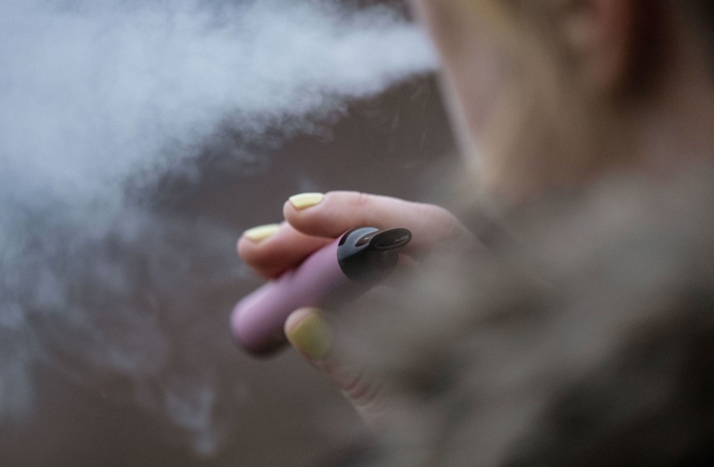 Jugendlicher nach Zügen von E-Zigarette bewusstlos