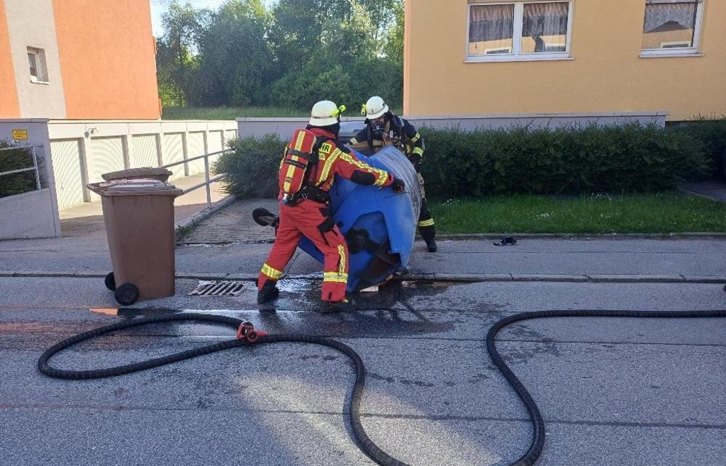 Fire set in Passau: Two garbage cans and two containers burn