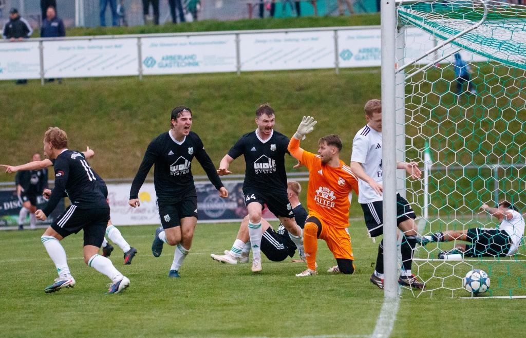 The hosts led 2-0 through goals from Marco Dachs in the 21st minute and Benedikt Reil in the 24th