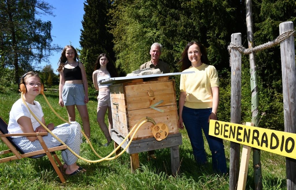 Fröhliches Summen: Erlebnis-Imkerei „Austeja“ in Fürstenstein eröffnet