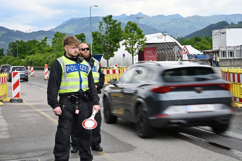 Bandenmäßiges Einschleusen von Chinesen: Razzia in mehreren Bundesländern ...