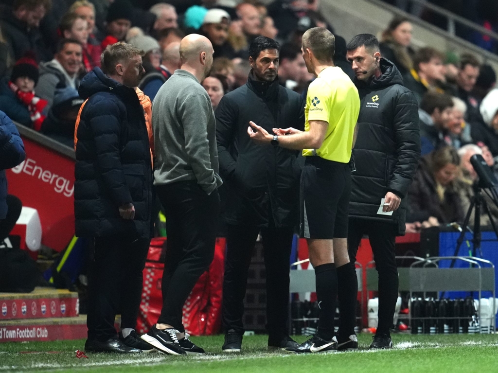 Wegen Drohne: Arsenal-Spiel im Ligapokal unterbrochen