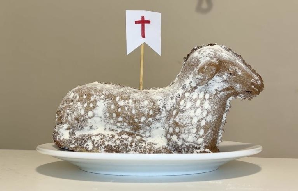 Osterlamm: Was hinter der süßen Backtradition an Ostern steckt
