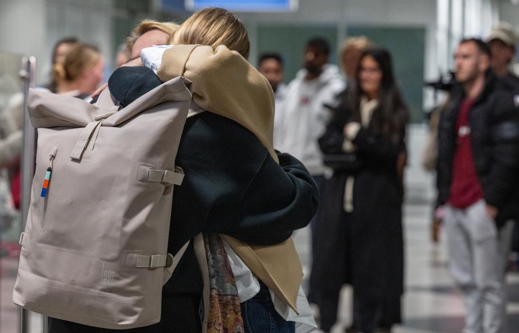 Dubai returnees at Munich Airport: “We didn’t know if we’d be able to get ...