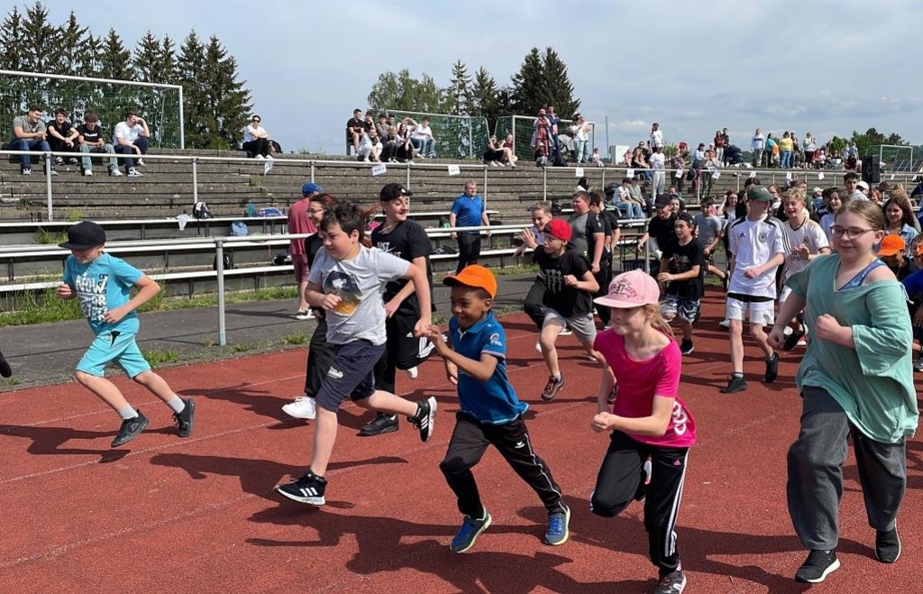 Laufen für den Kinderschutzbund Schüler der Mittelschule und der