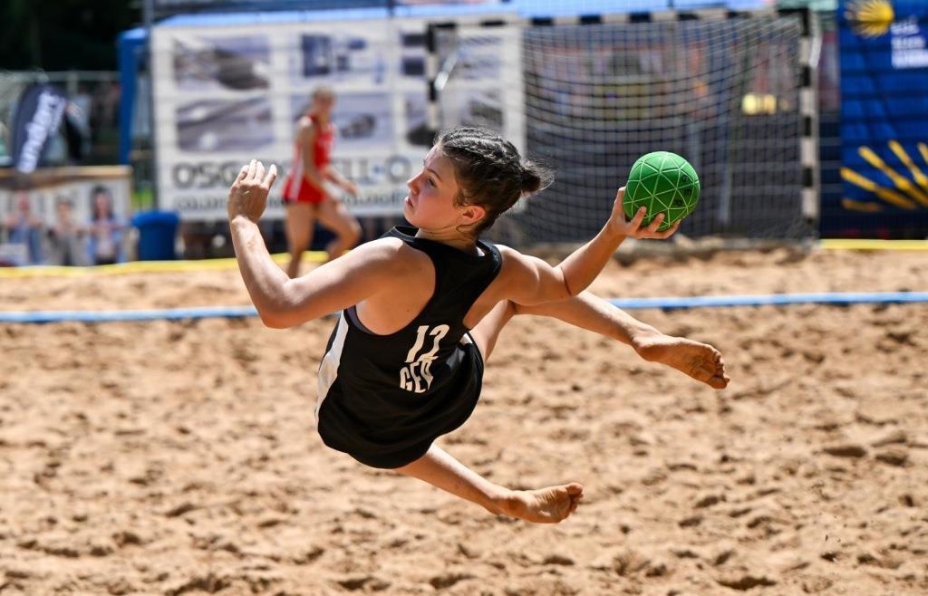 The beach queen from Hebertsfelden: handball player Mia Borkowski wins ...