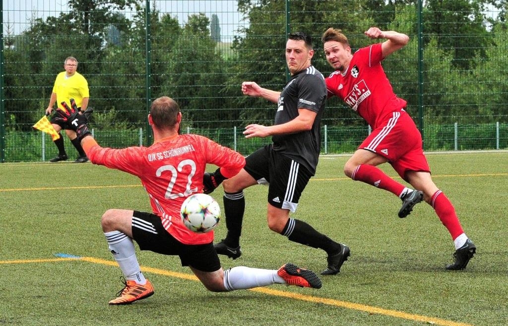 Daniel Ritzer 35 Mann schaufeln für Tiefenbachs Heimspiel – „Lusenkicker“ drehen ...