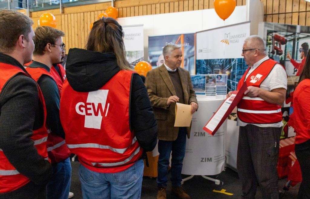 „Jetzt reicht’s“: Gewerkschaft und Linke kritisieren Uni-Leitung in ...