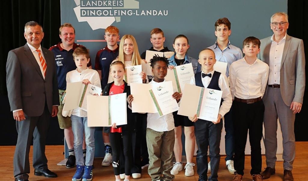 Landkreis ehrt seine Sport-Asse – 70 Topathleten, darunter zwei Weltmeister